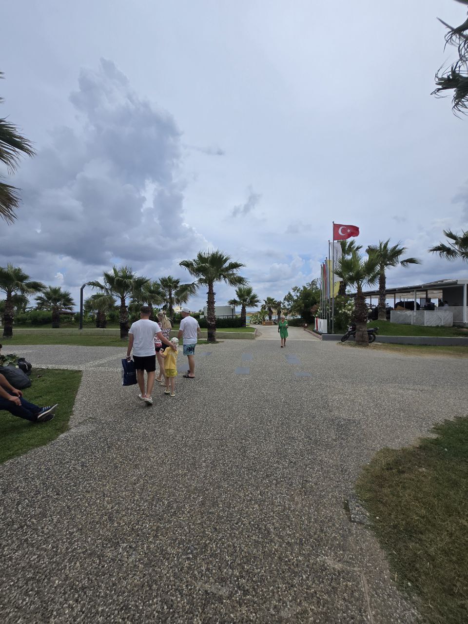 Vonresort Beach-Golden-Coast-Elite - выход на променад