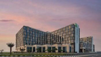 Горящий тур в отель HOLIDAY INN DUBAI AL MAKTOUM AIRPORT 4* из Санкт-Петербурга вылет 09.05.2026