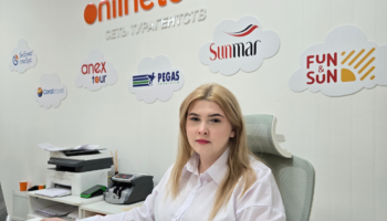 Менеджер Дарина Ягина